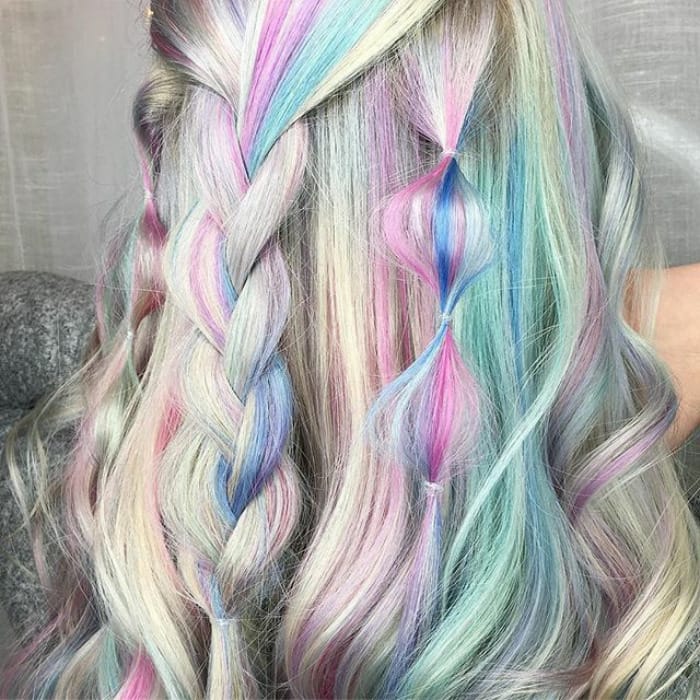 Der Beauty-Trend: Regenbogen-Haare