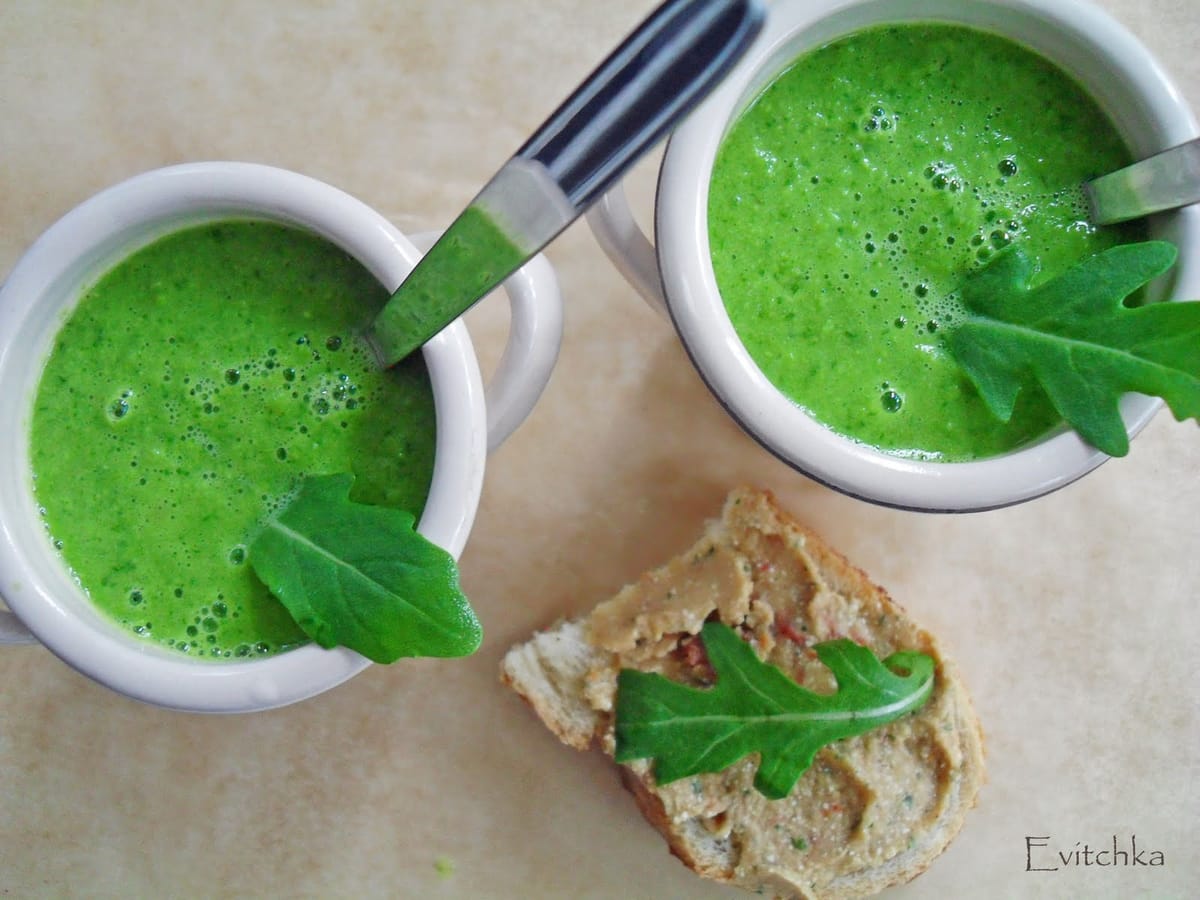 Kalte Avocado Suppe mit Rucola