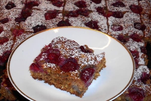 Schneller Kuchen mit Haferflocken und Obst :P