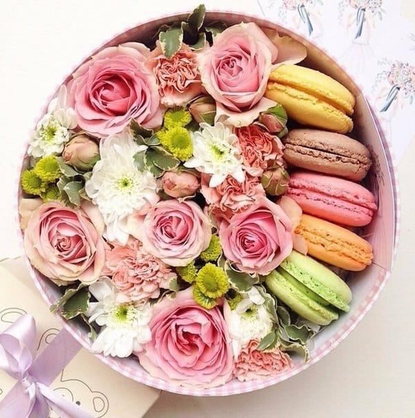 Romantisches Geschenk mit Macarons verschicken