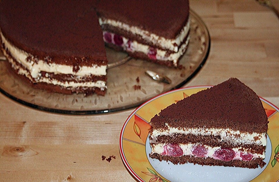 Einfache, schnelle Tiramisu Torte mit Kirschen :)