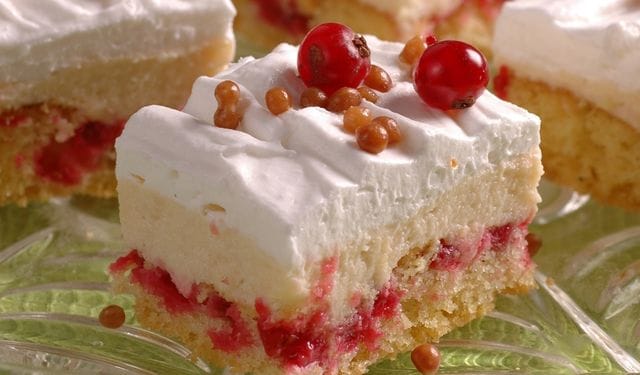 Rezept: Puddingschnitte mit Johannisbeeren