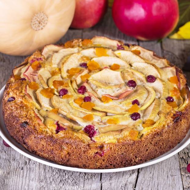 Leckerer herbstlicher Kuchen mit Kürbissen ,Apfel und Gewürz-Streuseln :)