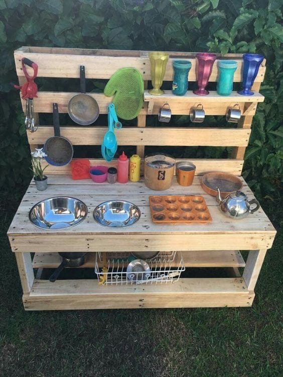 Spielküche für Kinder: kreative DIY Ideen