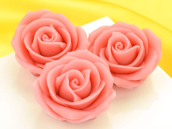 Nette Rosen aus Marzipan basteln