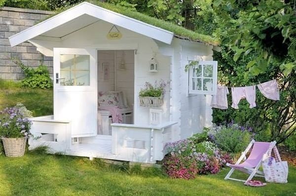 Kinder-Spielhaus aus Holz für den Garten