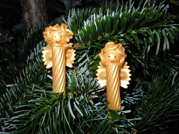 Weihnachtsdeko aus Nudeln :)
