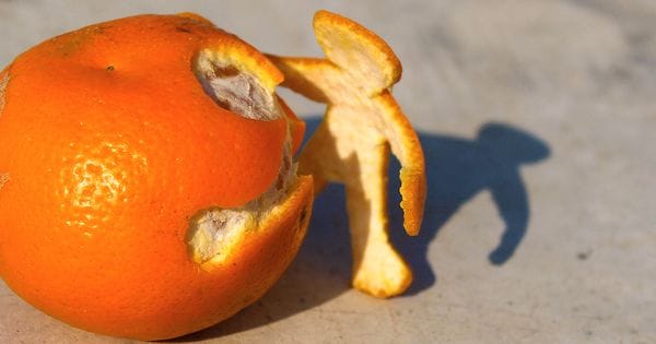 Orangenschalen nicht wegwerfen – geniale Tricks für Zitrusschalen :)