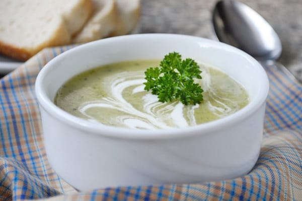 Leckere und einfache Zucchini-Kartoffel-Suppe mit Sahne :)