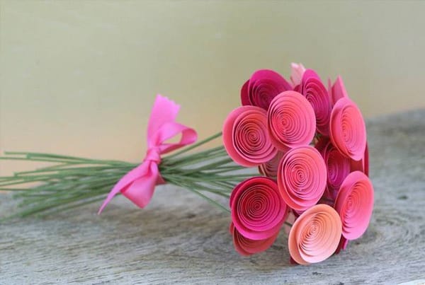 Hübsche Blumen aus Papier selber basteln