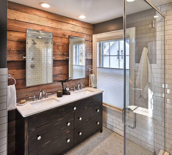 Holzwand als ein Design-Element im Badezimmer