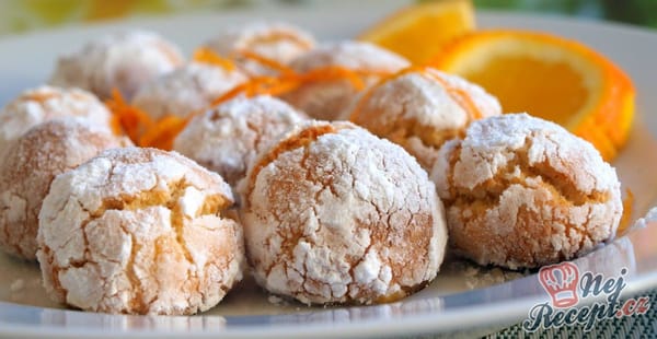 Leckere Crinkles-Kekse mit Kokos und Orange