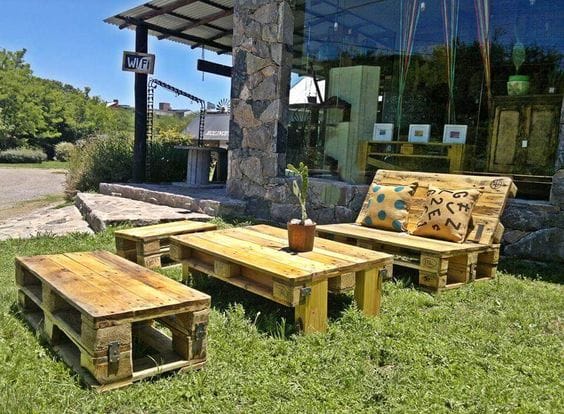 Kreative DIY-Gartenmöbel aus Europaletten