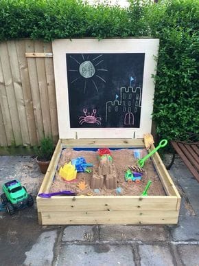 Sandkasten für Kinder im Garten selber bauen