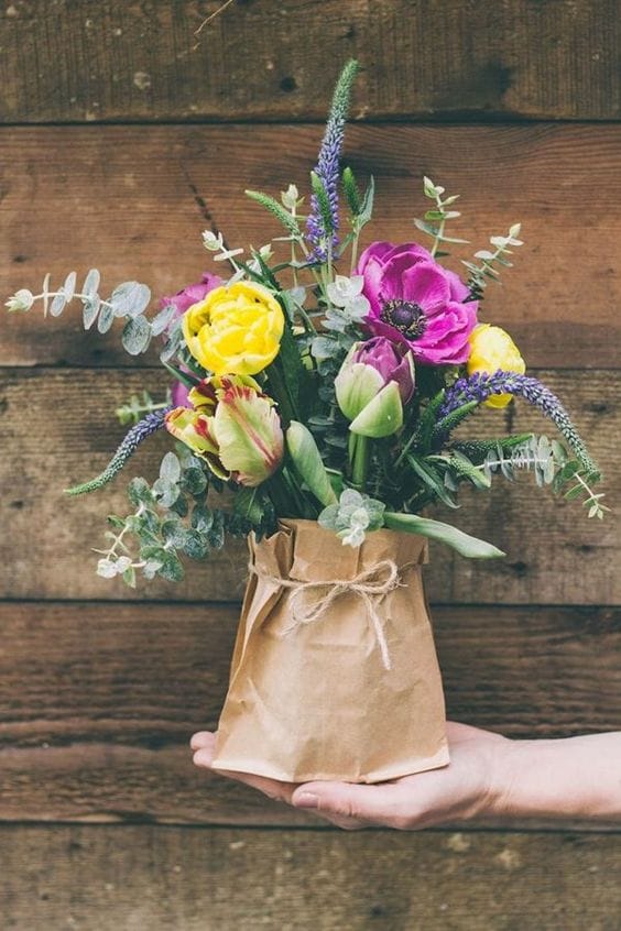 Blumen verschenken – 10 kreative Geschenkideen :)