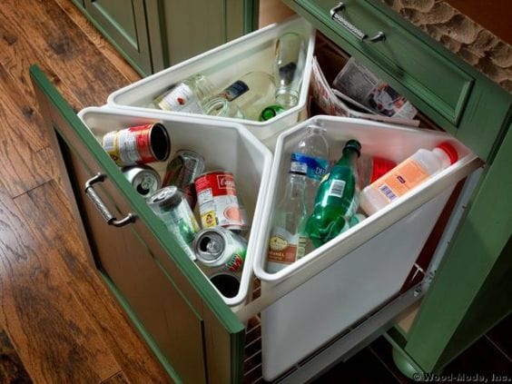 Eco freundliche Idee: Recycling Papierkorb